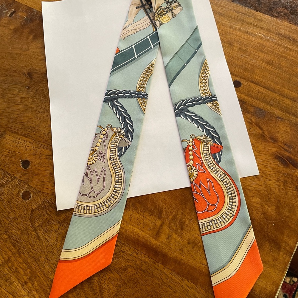 Hermès Grand Apparat Silk Twilly